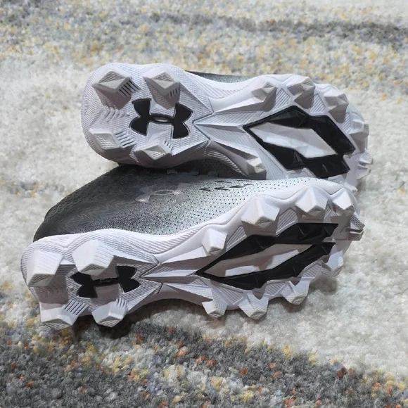 Under Armour Youth Spotlight Franchise 4 RM Football Cleats Black - Picture 7 of 9